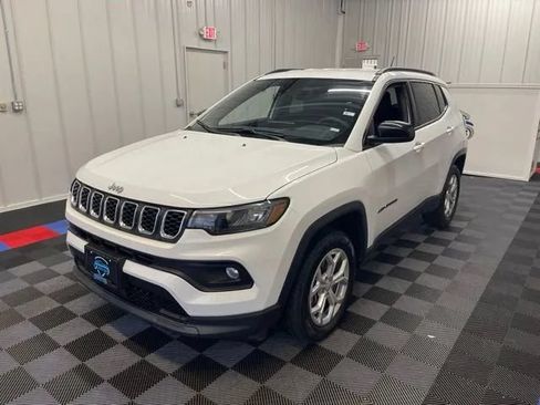 Used 2024 Jeep Compass Latitude AWD/4WD image 7