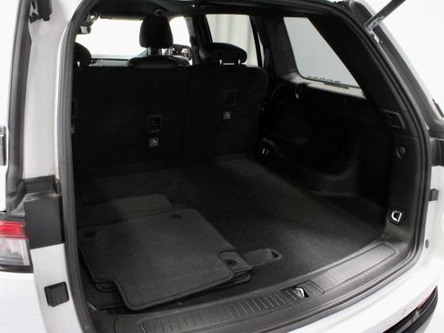 Used 2023 Jeep Grand Cherokee Altitude AWD/4WD image 12