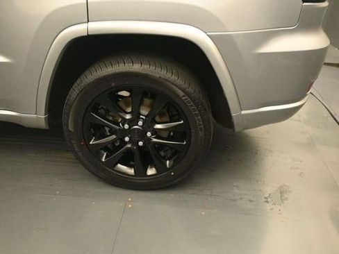 Used 2020 Jeep Grand Cherokee Altitude AWD/4WD image 9