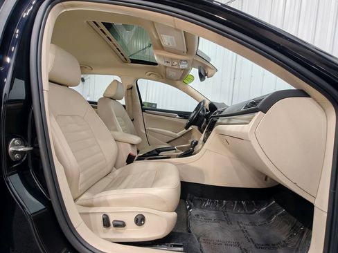 Used 2018 Volkswagen Passat 2.0T SEL Premium FWD image 21