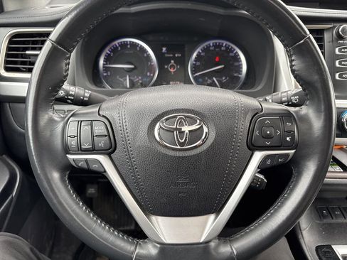 Used 2019 Toyota Highlander XLE image 5