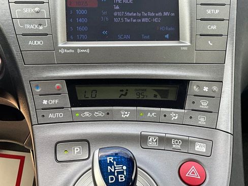 Used 2015 Toyota Prius Three FWD image 21