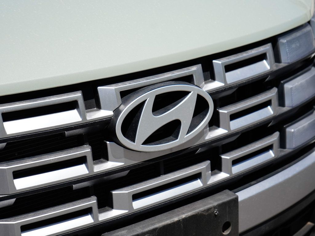 Used 2026 Hyundai Santa Cruz SE FWD image 3