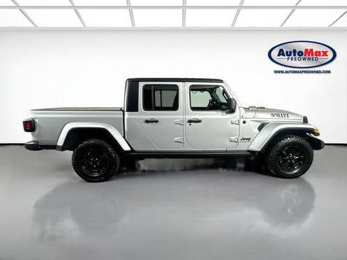 Used 2022 Jeep Gladiator Sport AWD/4WD image 9