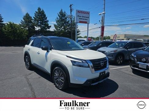 Certified 2024 Nissan Pathfinder SL w/ SL Premium Package AWD/4WD image 1