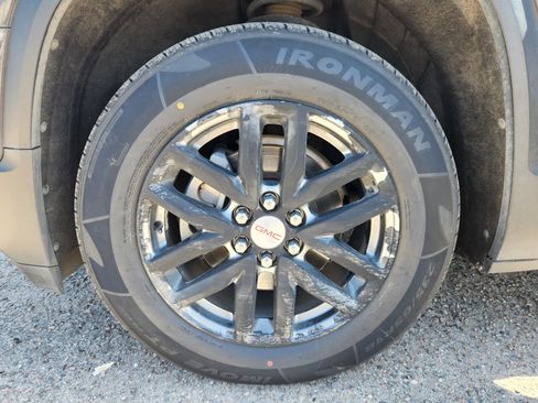 Used 2018 GMC Acadia SLT AWD/4WD image 17