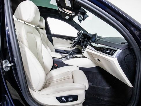 Used 2020 BMW 540i xDrive w/ M Sport Package image 10