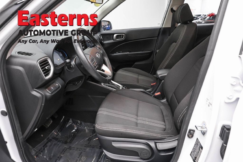 Used 2025 Hyundai Venue SEL FWD image 15