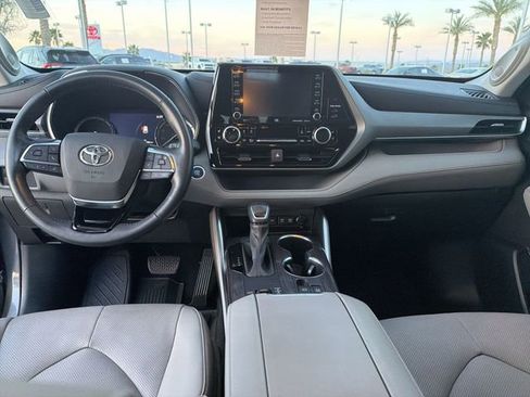 Used 2021 Toyota Highlander Limited image 14