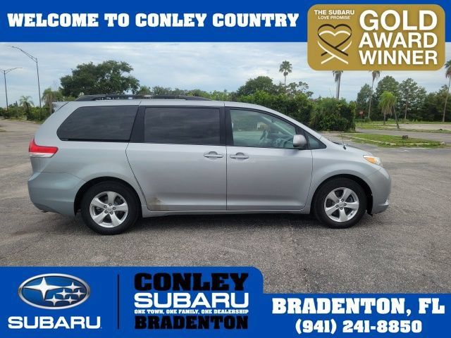 Used 2014 Toyota Sienna LE FWD image 5
