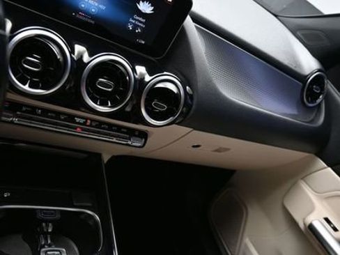 Used 2021 Mercedes-Benz GLA 250 4MATIC w/ Premium Package image 21