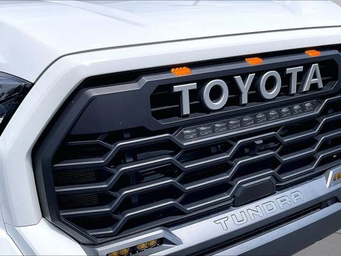 Used 2022 Toyota Tundra SR5 w/ SR5 Convenience Package AWD/4WD image 29