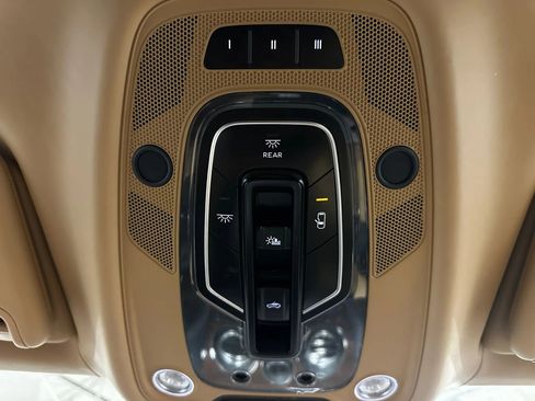 Used 2017 Bentley Bentayga AWD/4WD image 43