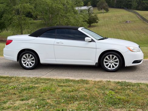Used 2012 Chrysler 200 Touring FWD image 33