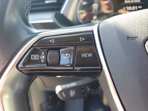 Used 2024 Audi Q8 e-tron Premium Plus image 29