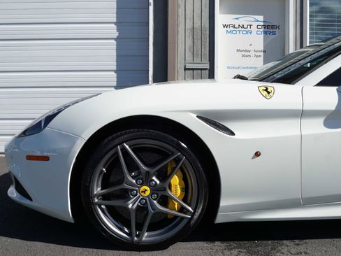 Used 2017 Ferrari California T image 22