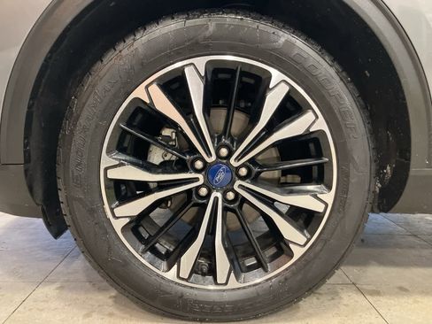 Certified 2021 Ford Escape SEL w/ SEL Stealth AWD Package image 9