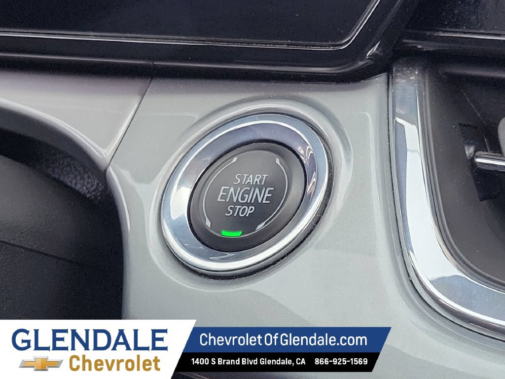 Used 2025 Chevrolet Trax LT FWD image 25