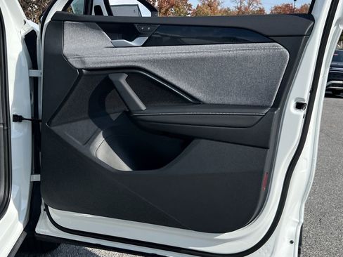 New 2025 Volkswagen Tiguan S image 9