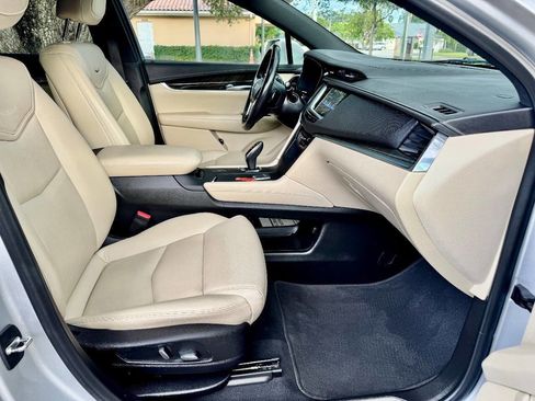 Used 2019 Cadillac XT5 FWD image 19