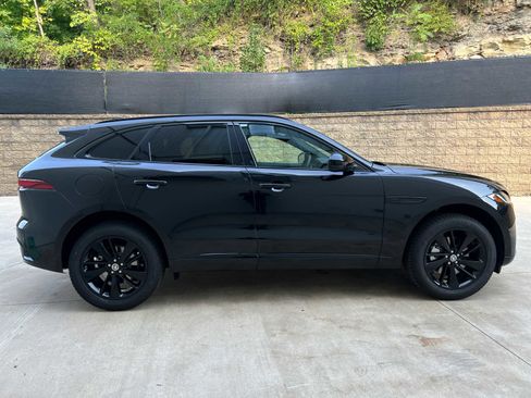 Used 2025 Jaguar F-PACE R-Dynamic S image 7