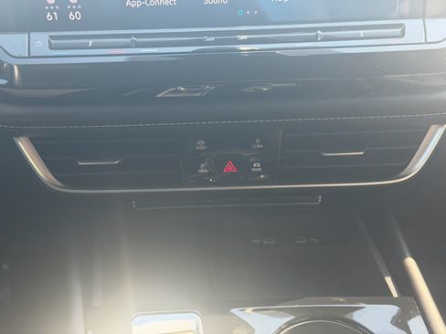 Used 2025 Volkswagen Atlas SE FWD image 28