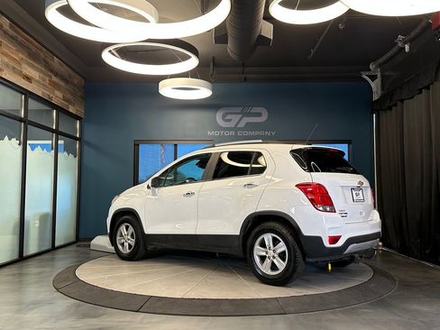 Used 2018 Chevrolet Trax LT w/ LT Convenience Package FWD image 5