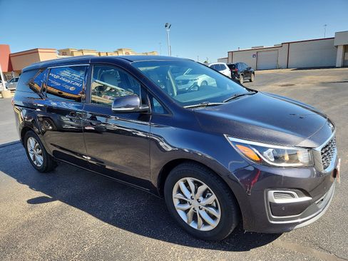 Used 2019 Kia Sedona EX image 5