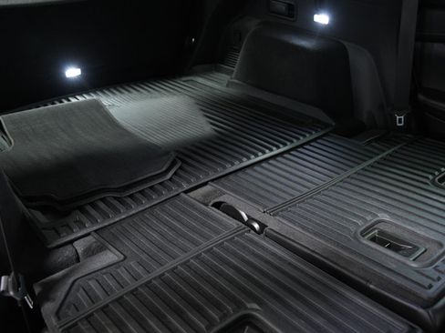 Used 2024 Cadillac XT5 Luxury w/ LPO, Floor Liner Package FWD image 17