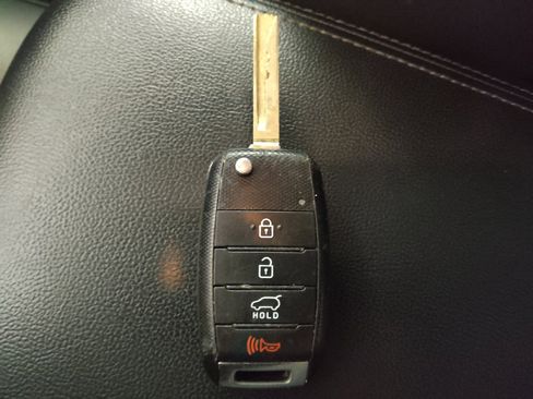 Used 2019 Kia Sorento AWD V6 image 32