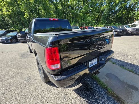 Used 2018 RAM 1500 Express w/ Black Ram 1500 Express Group AWD/4WD image 5