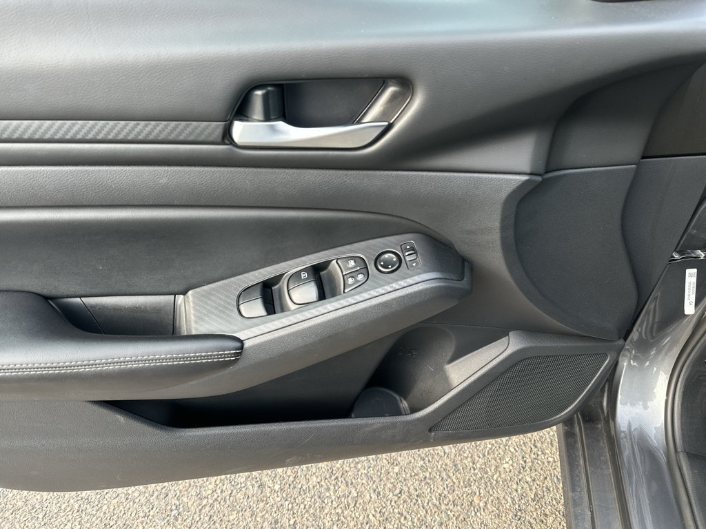 Used 2024 Nissan Altima 2.5 SV FWD image 16