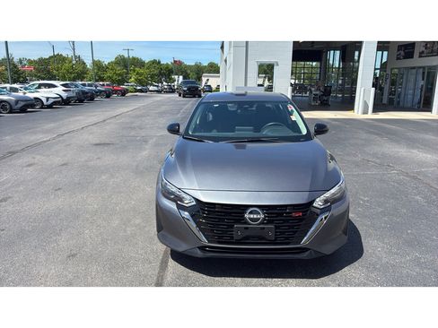 Used 2025 Nissan Sentra SR FWD image 8