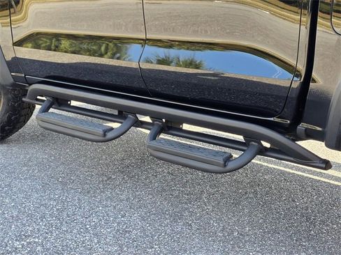 Used 2024 Chevrolet Colorado ZR2 w/ ZR2 Convenience Package III image 39