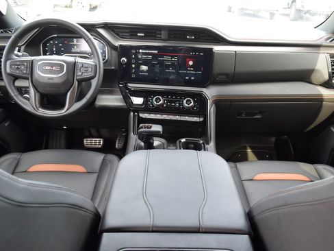 Used 2025 GMC Sierra 1500 AT4 w/ AT4 Premium Package AWD/4WD image 5