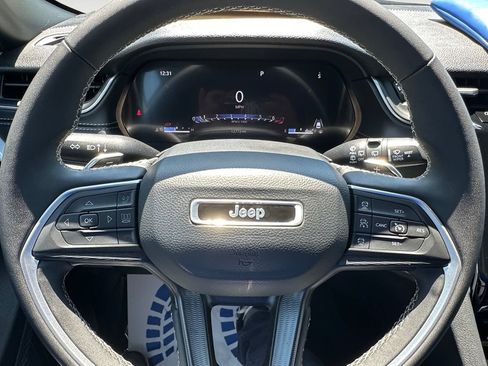 Used 2025 Jeep Grand Cherokee Laredo w/ MOPAR Finishing Package AWD/4WD image 19