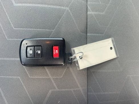 Used 2021 Toyota Tacoma TRD Off-Road image 31