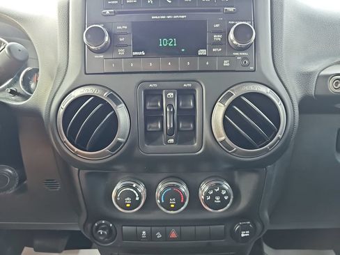 Used 2018 Jeep Wrangler Unlimited Sport S AWD/4WD image 22