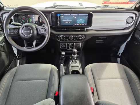 Used 2024 Jeep Wrangler Unlimited AWD/4WD image 12