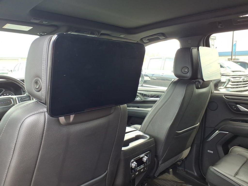 Used 2021 GMC Yukon XL Denali w/ Denali Premium Package AWD/4WD image 12