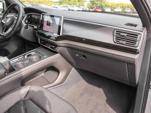 New 2026 Volkswagen Atlas Cross Sport SE image 40