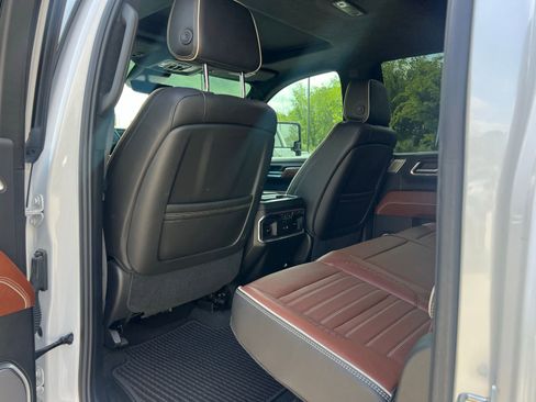 Used 2024 GMC Sierra 2500 Denali Ultimate AWD/4WD image 16