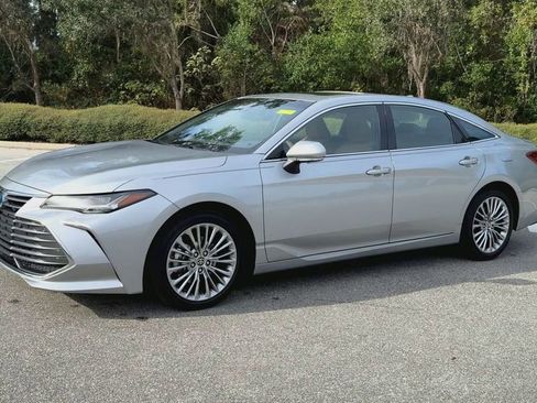 Used 2022 Toyota Avalon Limited image 4