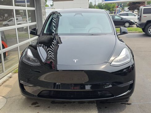 Used 2025 Tesla Model Y Long Range AWD/4WD image 2