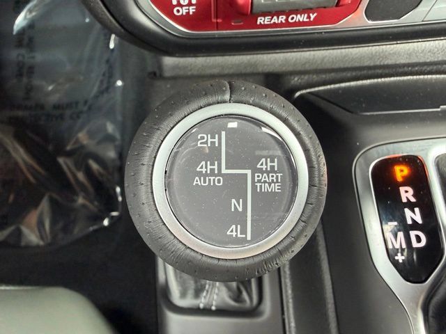 Used 2024 Jeep Gladiator Mojave AWD/4WD image 25