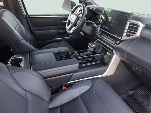 Used 2022 Toyota Tundra Platinum AWD/4WD image 31