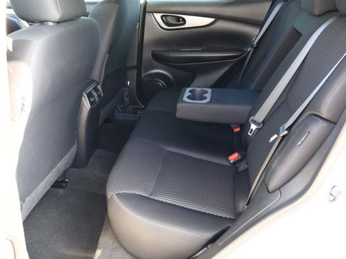 Used 2021 Nissan Rogue Sport S image 19