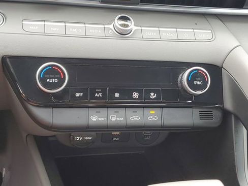 Certified 2024 Hyundai Elantra SEL FWD image 28