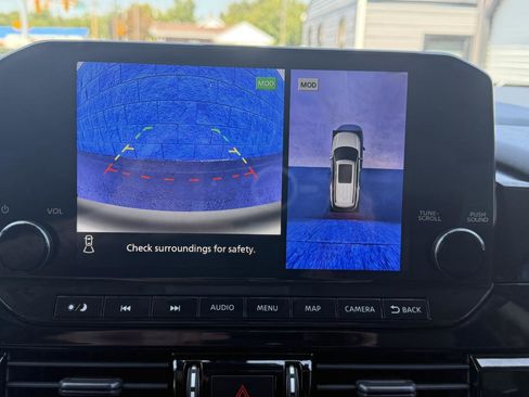 Used 2022 Nissan Pathfinder SL w/ SL Premium Package image 10