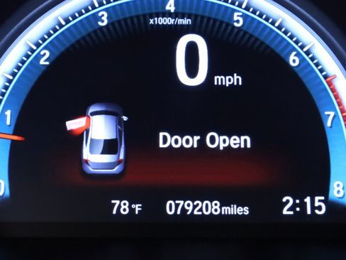 Used 2018 Honda Civic Touring image 14